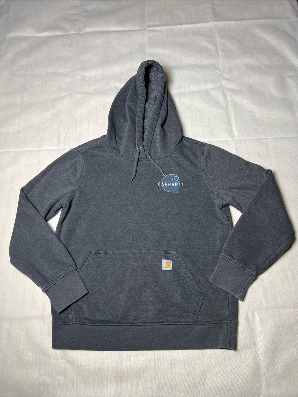 Carhartt gray hoodie with a‎ relaxed fit.